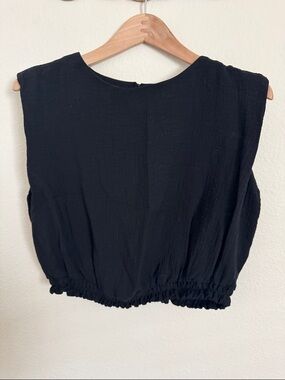 a new day Black Sleeveless Cropped Tank with Elastic Hem